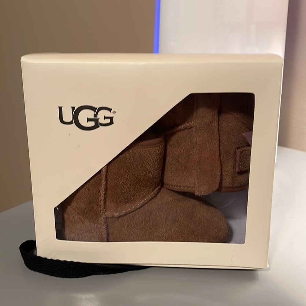 12-18m 4/5 UGG Boots